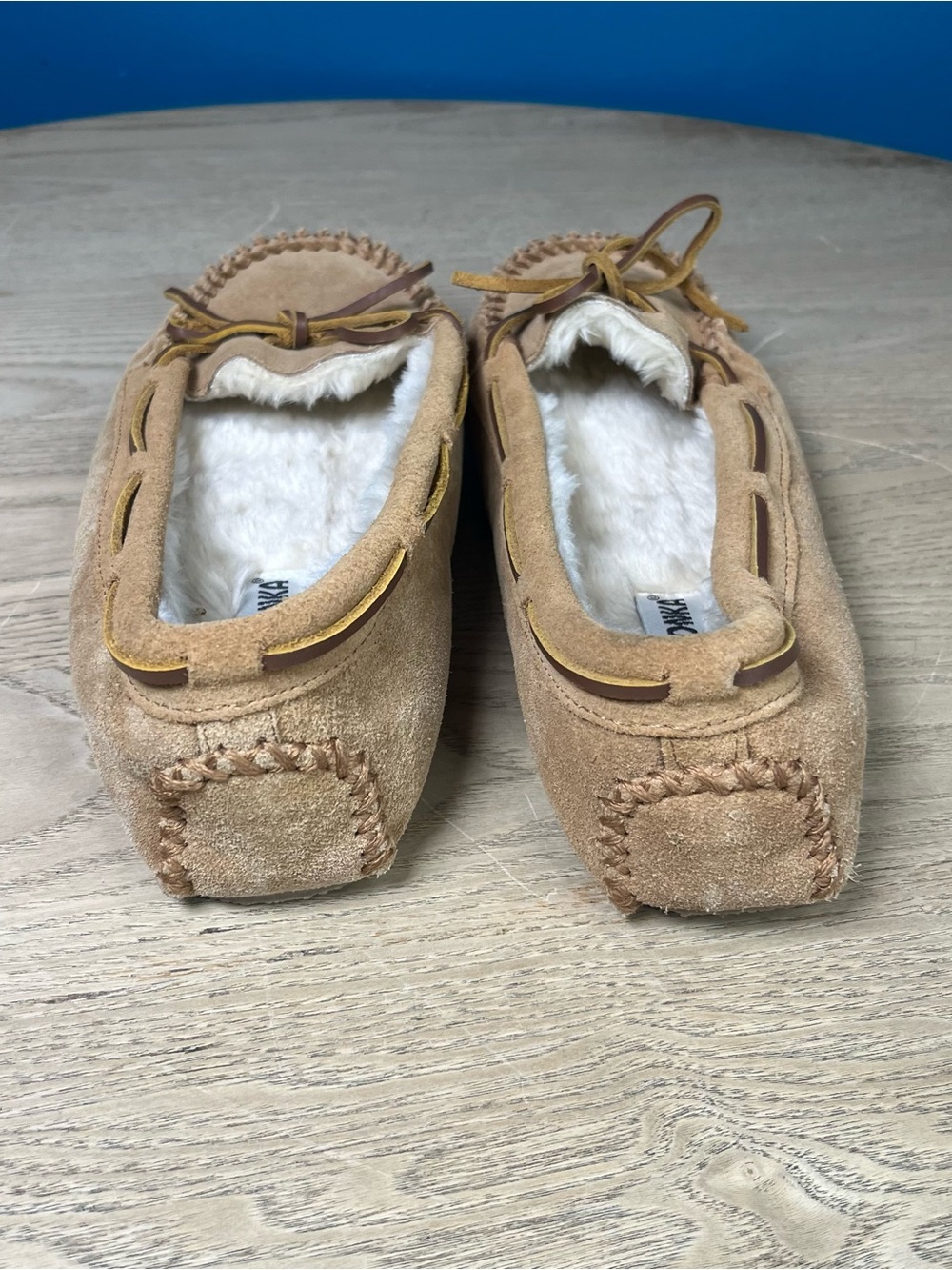 Minnetonka Women’s Cally Suede Moccasin Slippers Faux Fur Tan Cinnamon Size 10 - Picture 3 of 8